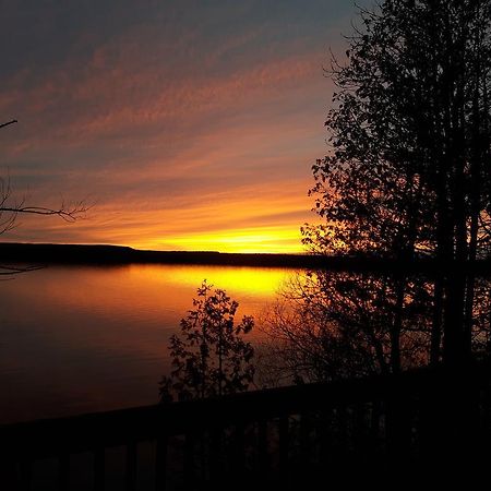 Red Lodge Resort Little Current Экстерьер фото