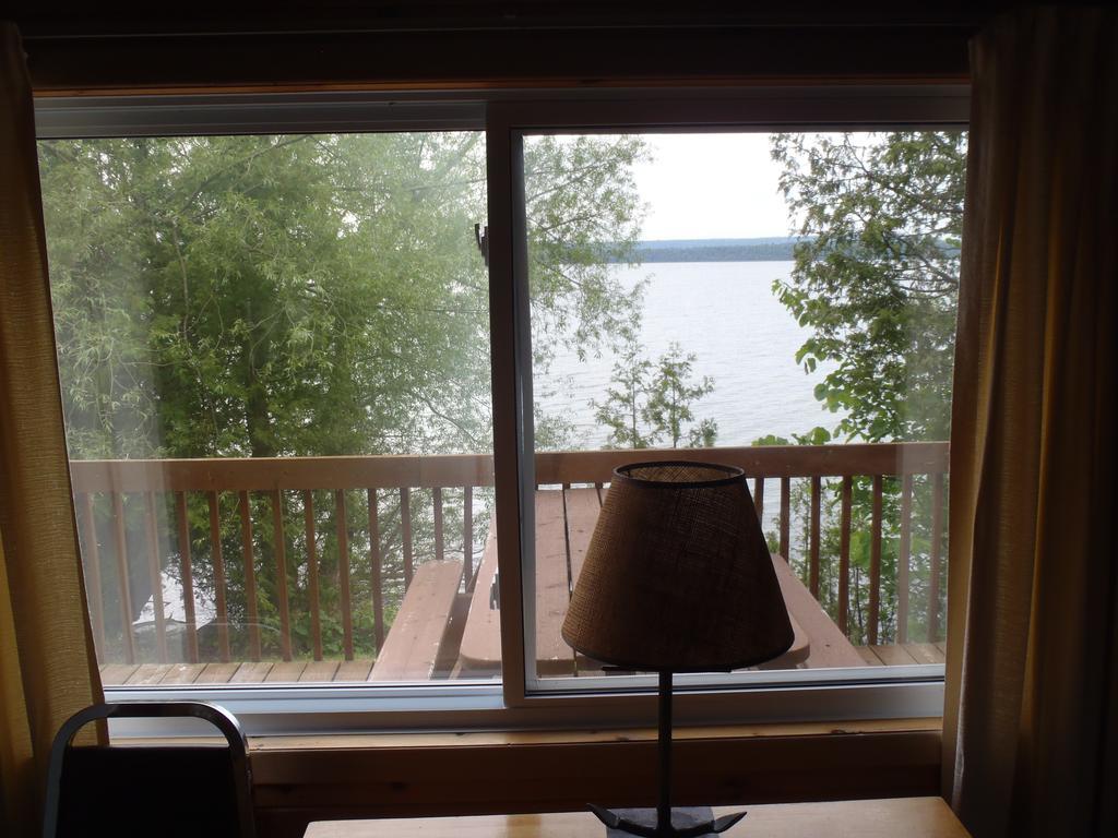 Red Lodge Resort Little Current Номер фото