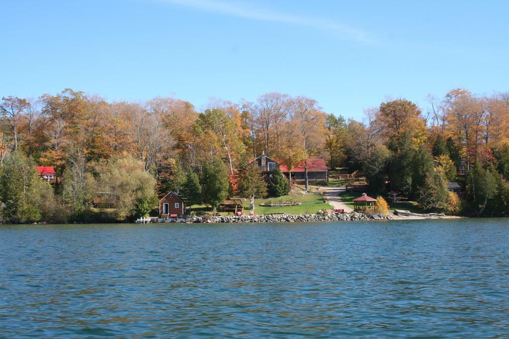 Red Lodge Resort Little Current Экстерьер фото